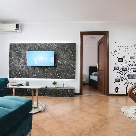 Urban Oasis Center Apartment *