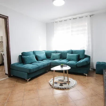 Urban Oasis Center * Τίρανα