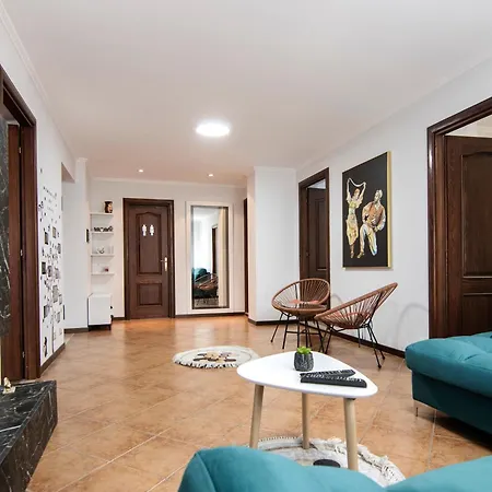 Urban Oasis Center Τίρανα